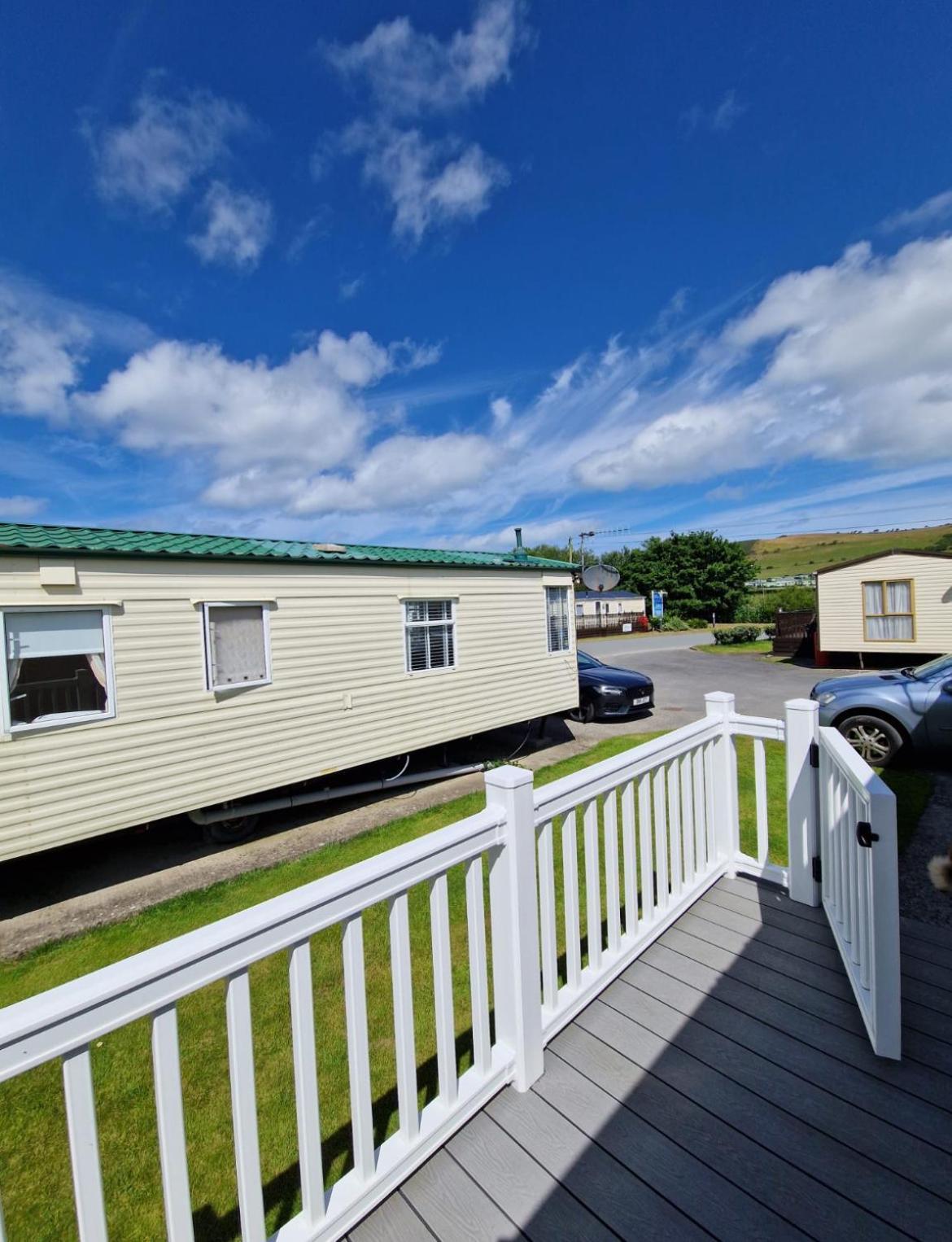 Cozy 2 Bedroom Static Caravan In Clarach Bay , 애버리스트위스 외부 사진